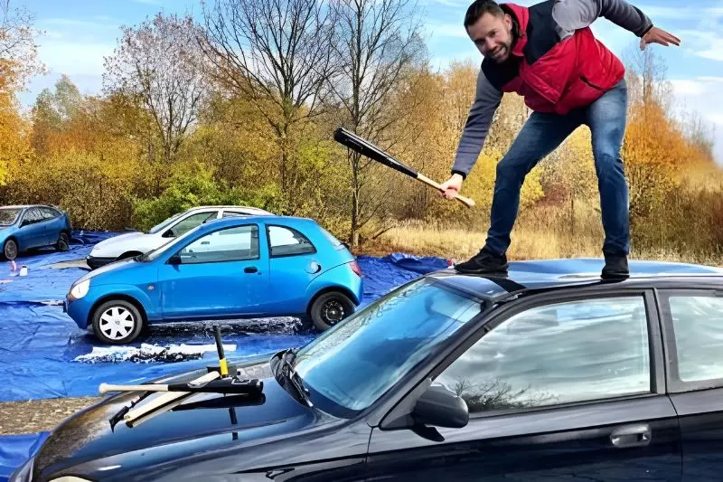 Teambuilding Crushing cars